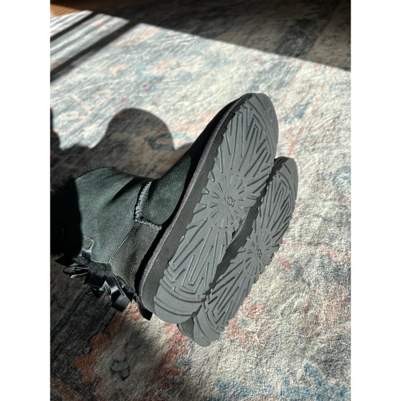 Women’s Ugg Boots Size 6 Bailey Bow Black Sherpa Shearling wool Suede Shoes - Picture 8 of 12